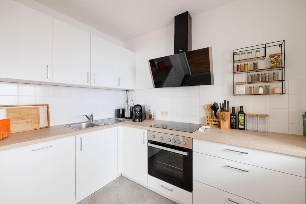 New! Cozy & Lovely Home In The 3Rd District Виена Екстериор снимка