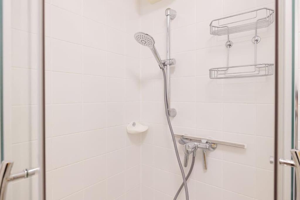 New! Cozy & Lovely Home In The 3Rd District Виена Екстериор снимка
