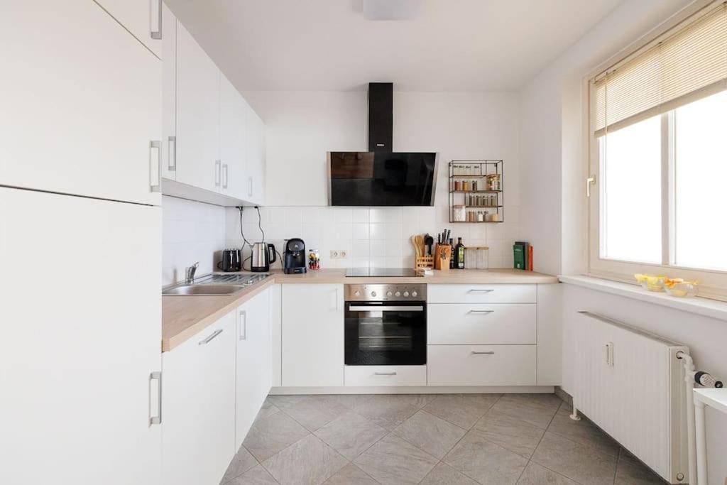 New! Cozy & Lovely Home In The 3Rd District Виена Екстериор снимка
