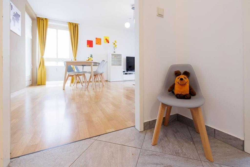 New! Cozy & Lovely Home In The 3Rd District Виена Екстериор снимка